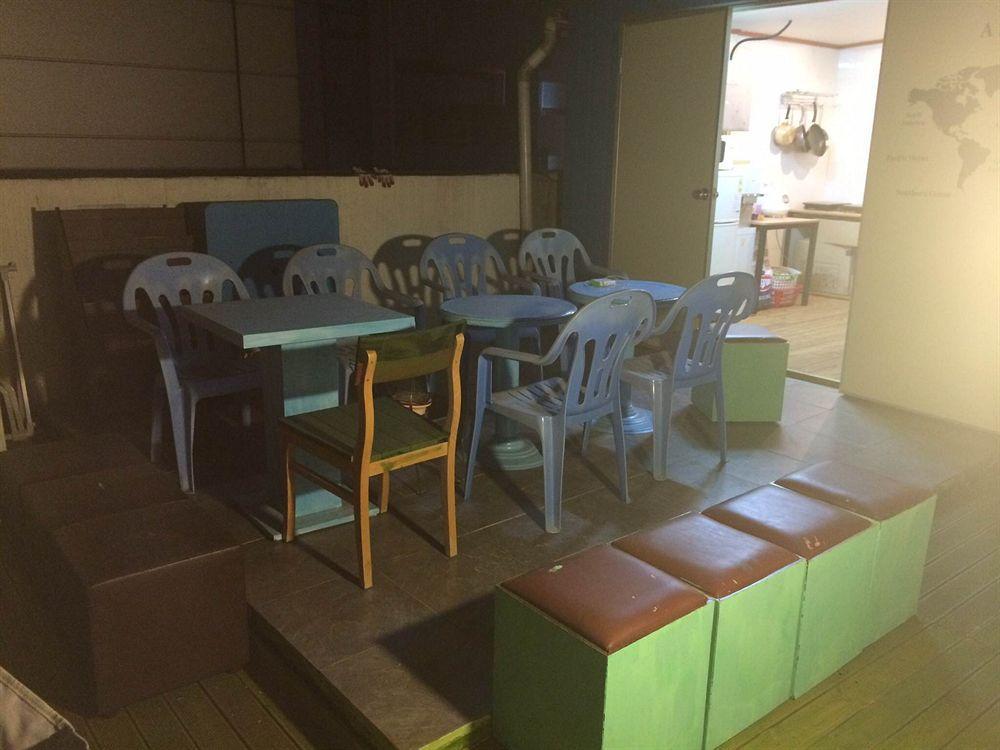 Sinchon Sisters Hostel Seoul Exterior photo