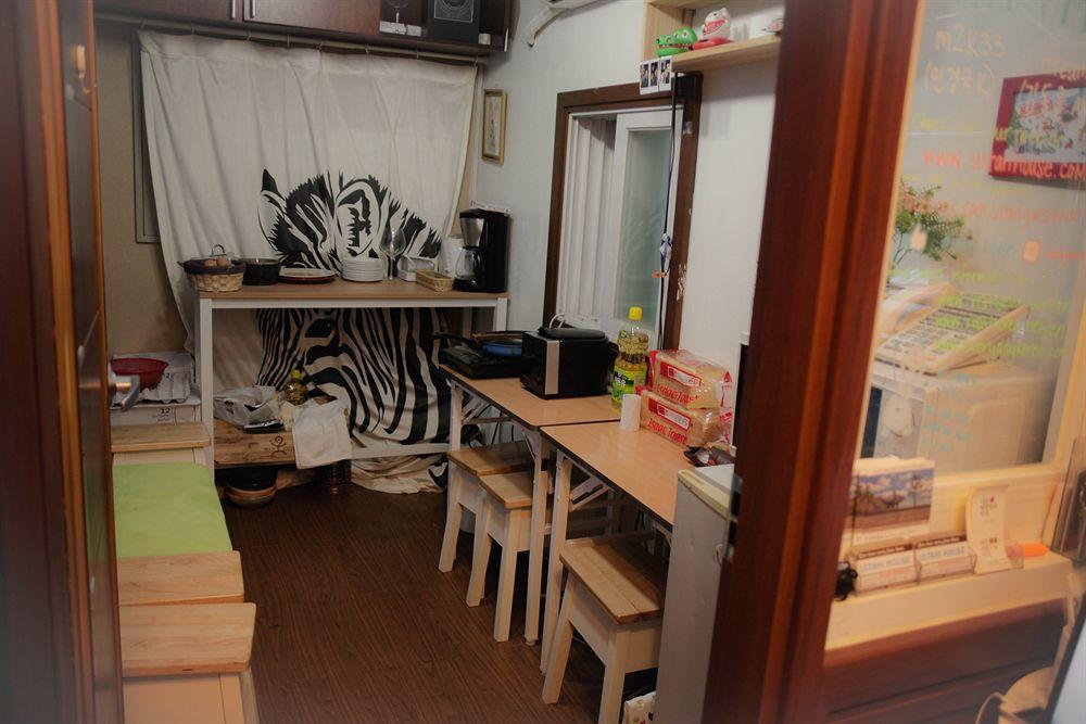 Sinchon Sisters Hostel Seoul Exterior photo