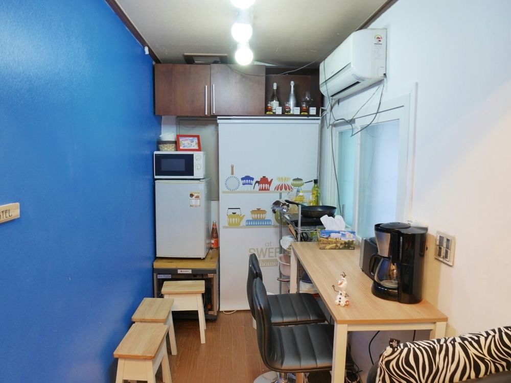 Sinchon Sisters Hostel Seoul Exterior photo
