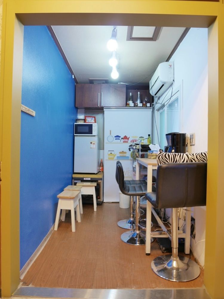 Sinchon Sisters Hostel Seoul Exterior photo
