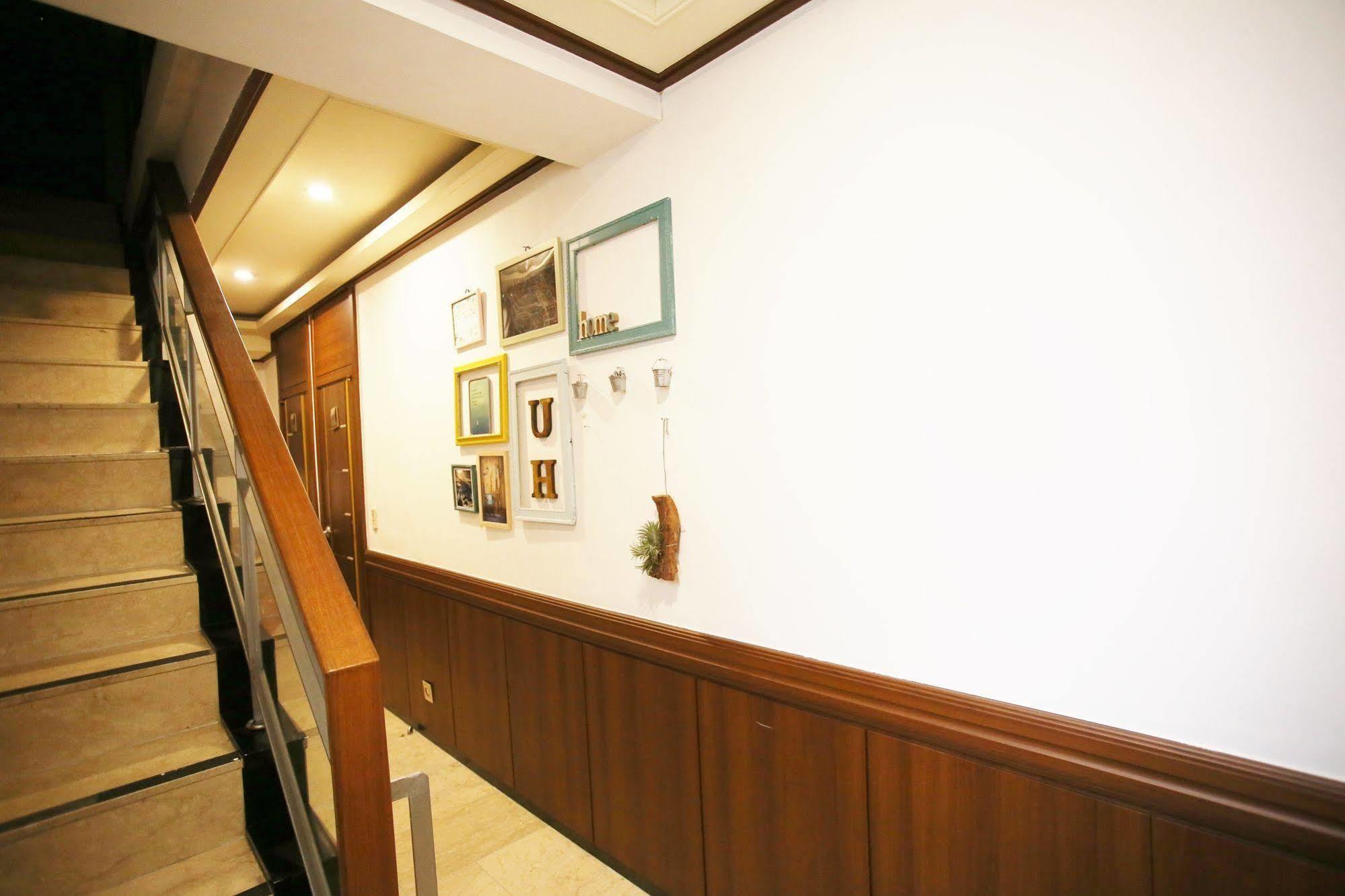 Sinchon Sisters Hostel Seoul Exterior photo