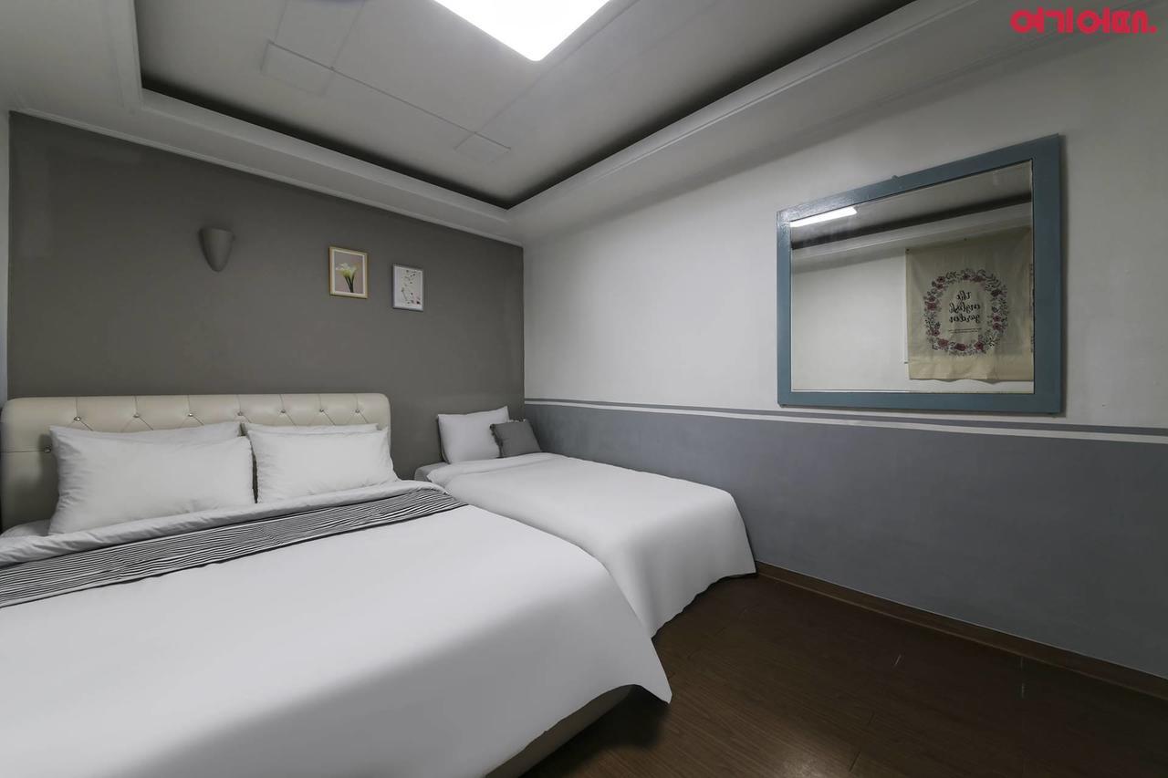 Sinchon Sisters Hostel Seoul Exterior photo