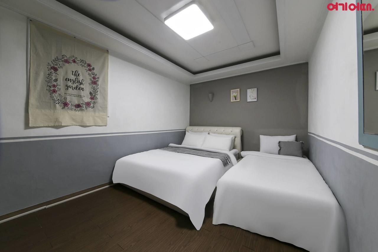 Sinchon Sisters Hostel Seoul Exterior photo