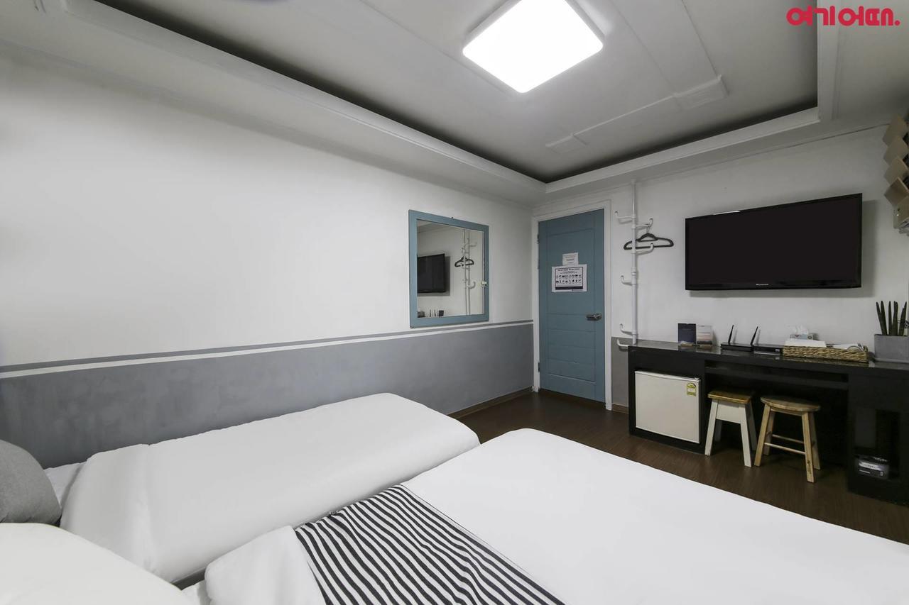 Sinchon Sisters Hostel Seoul Exterior photo