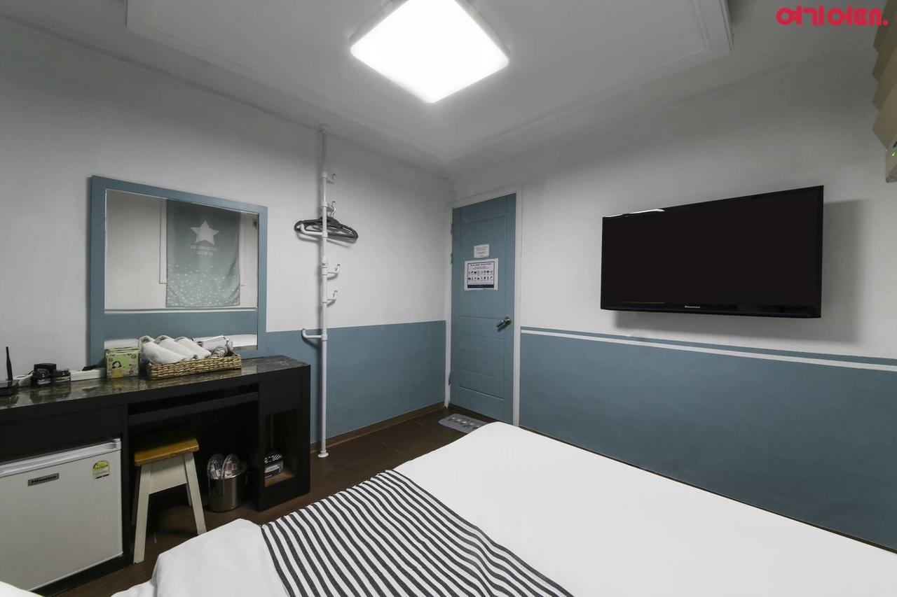 Sinchon Sisters Hostel Seoul Exterior photo