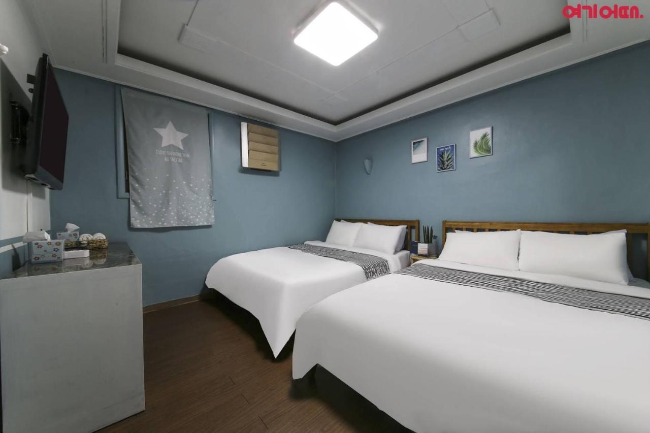 Sinchon Sisters Hostel Seoul Exterior photo