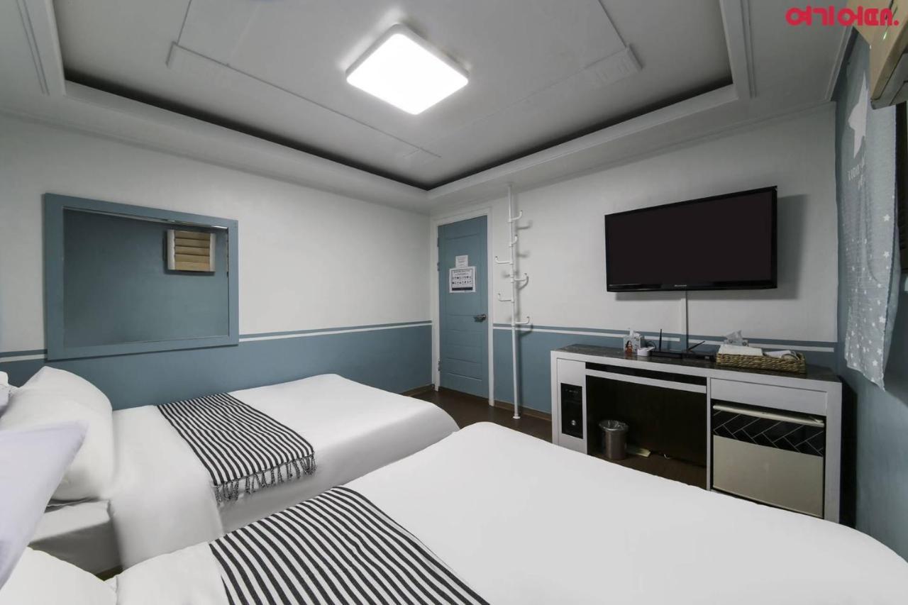 Sinchon Sisters Hostel Seoul Exterior photo