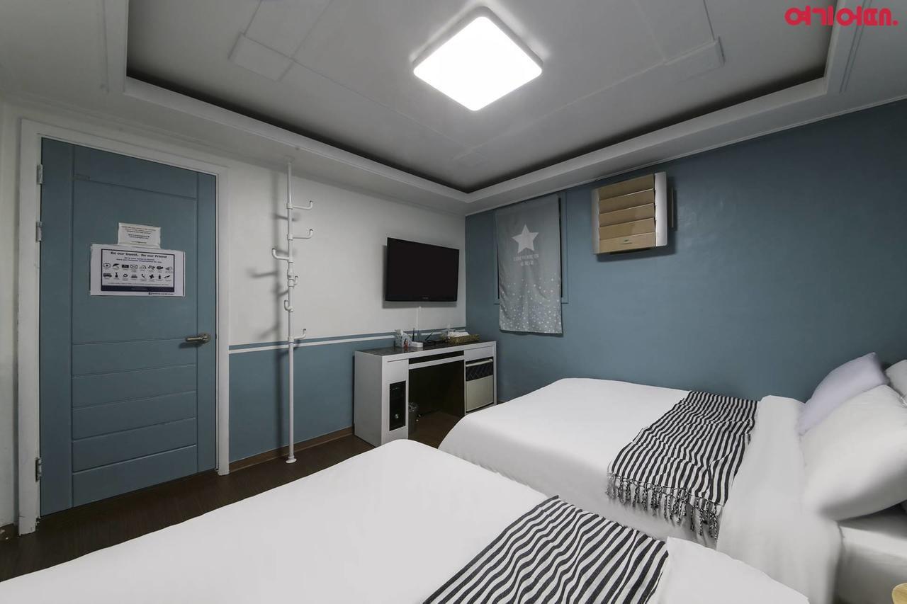 Sinchon Sisters Hostel Seoul Exterior photo