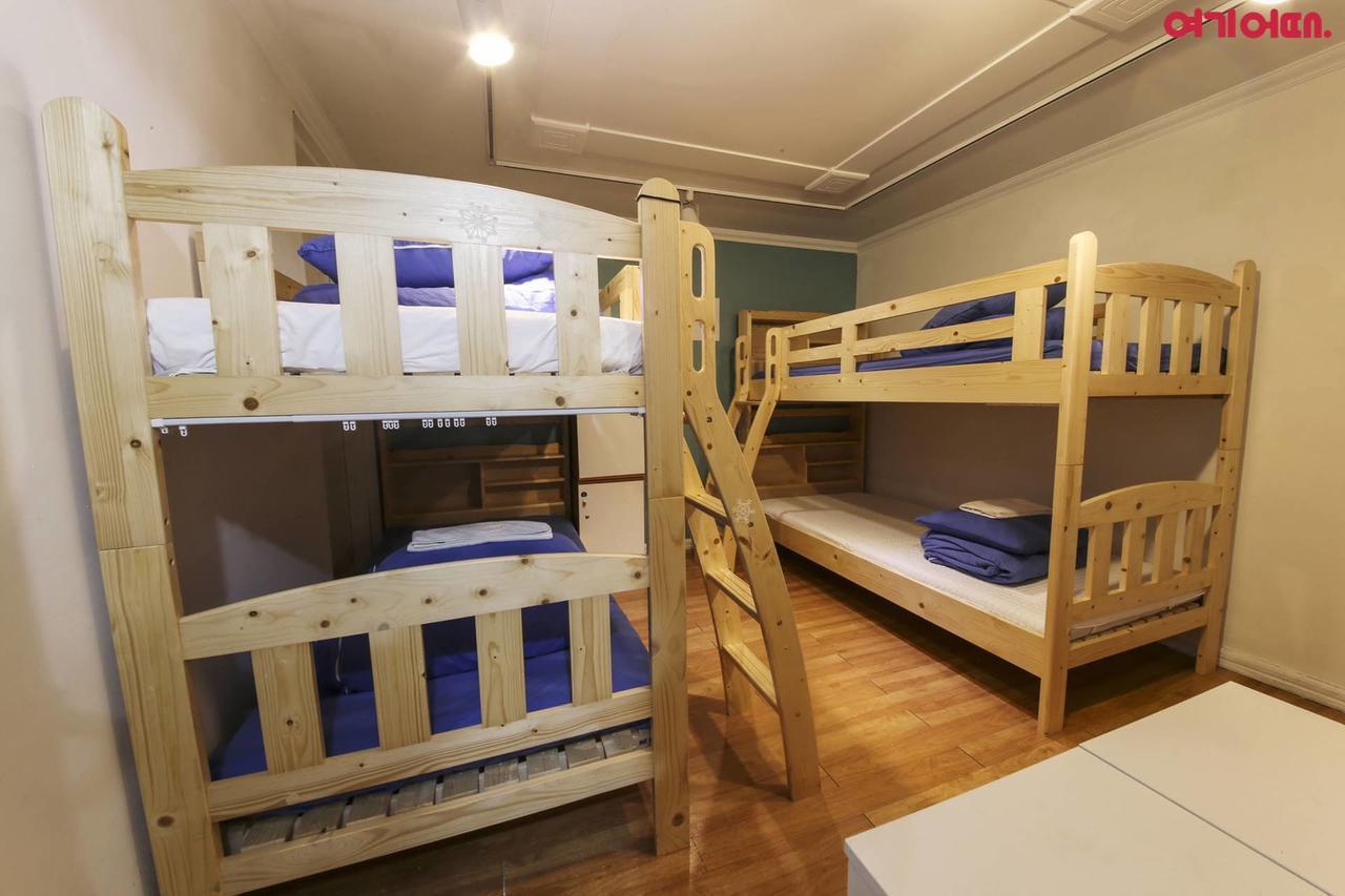 Sinchon Sisters Hostel Seoul Exterior photo